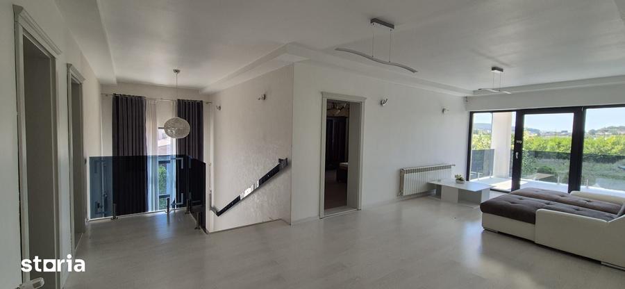 Casă cu 5 camere cu Teren 980 Mp în Livezeni
