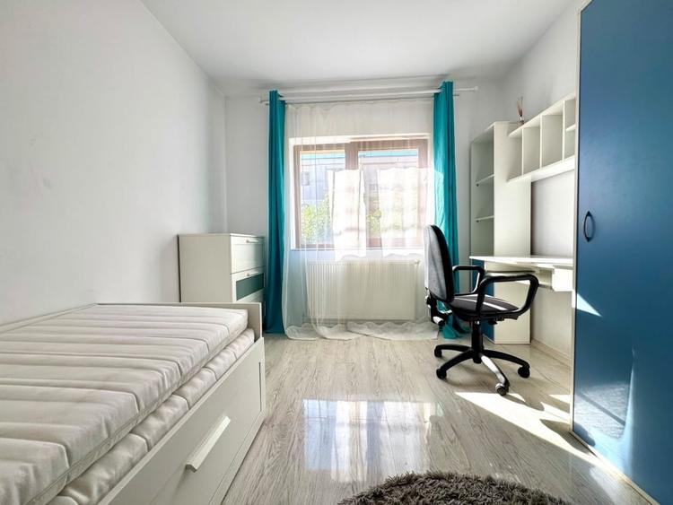 Apartament cu 3 camere decomandat, mobilat în Între Lacuri