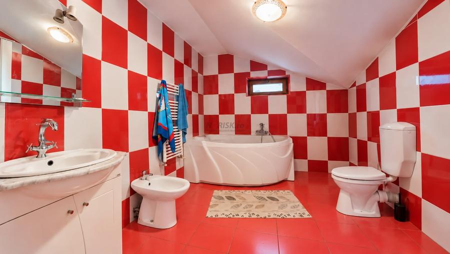 Casă individuală cu 5 camere cu Canalizare în Snagov