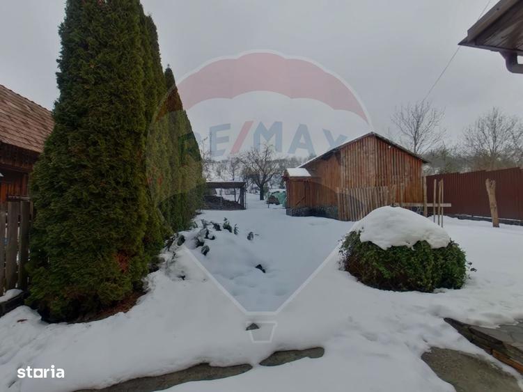 Casă cu 4 camere în Valea Hotarului