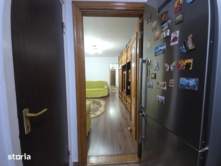 Apartament cu 3 camere semidecomandat în Dobroești