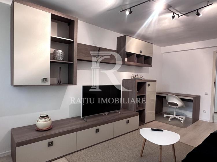Apartament cu 2 camere decomandat, mobilat în Central