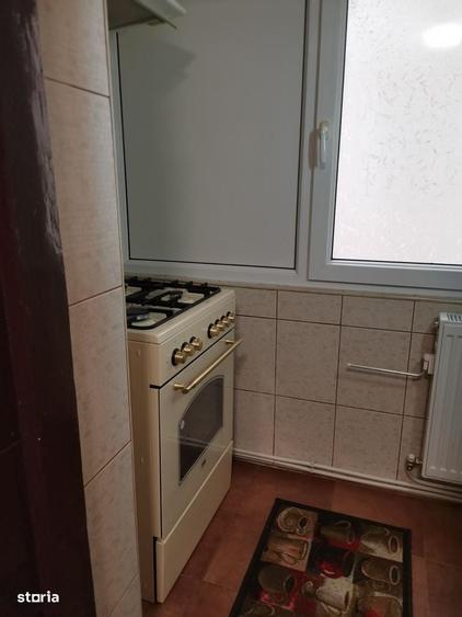 Apartament cu 3 camere decomandat în Cornișa