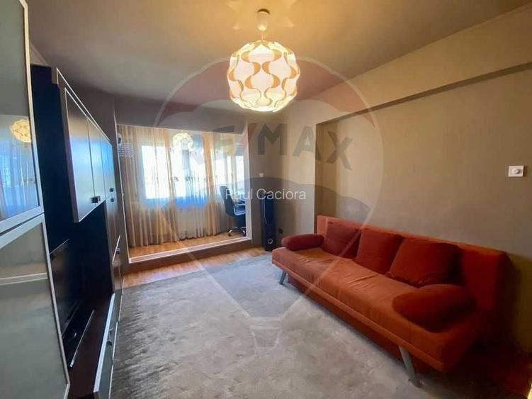 Apartament 2 camere foarte spatios in zona linistita (aproape de piata Rogerius)