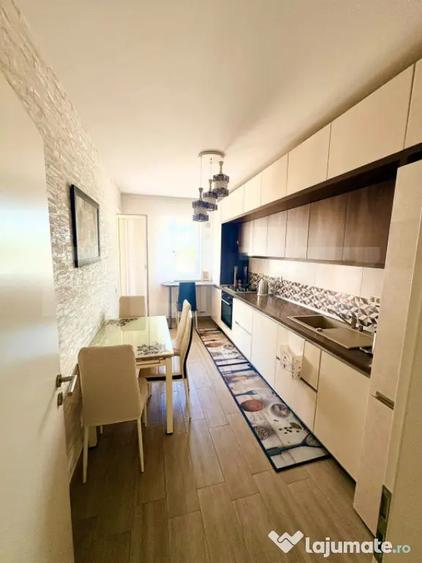 Apartament cu 2 camere decomandat în Tractorul