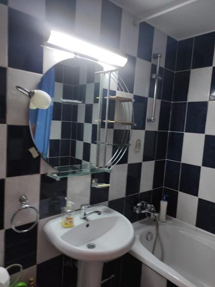 Apartament cu 3 camere semidecomandat în Titan