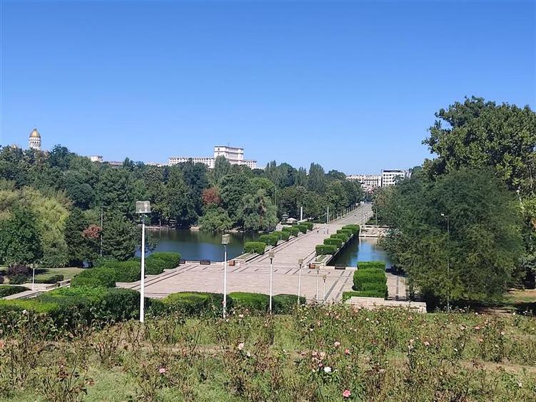 Casă cu 10 camere cu Teren 200 Mp în Parcul Carol