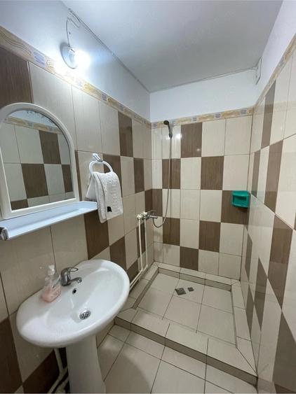 Casă cu 17 camere cu Teren 1000 Mp în Central
