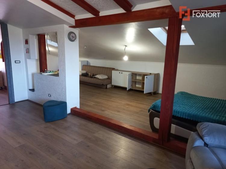 Casă individuală cu 5 camere cu Canalizare în Ghiroda