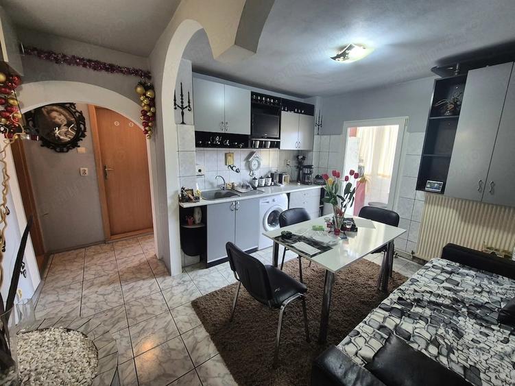 Apartament cu 2 camere decomandat în Micro IV