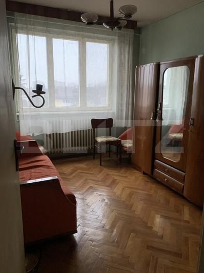 Apartament cu 4 camere decomandat în Calea București