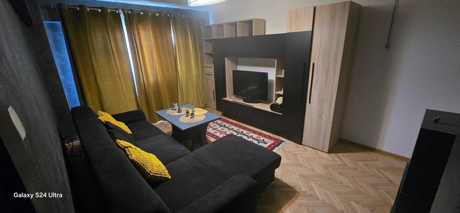 Apartament cu 3 camere decomandat în Central