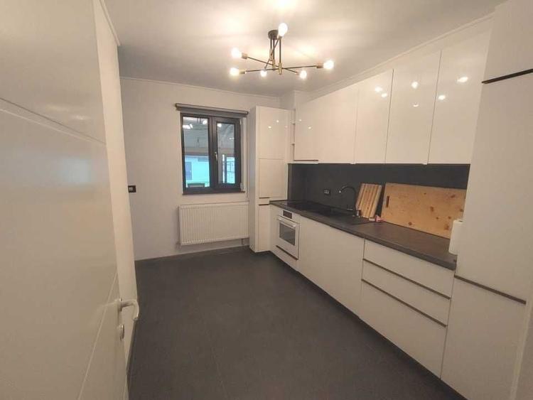 Casă cu 4 camere cu Teren 400 Mp în Central