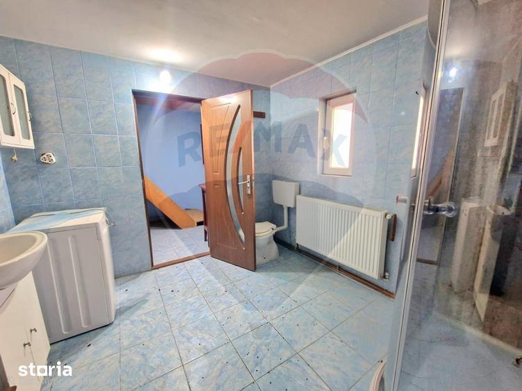 Casă cu 3 camere cu Teren 2254 Mp în Mănăstirea Cașin
