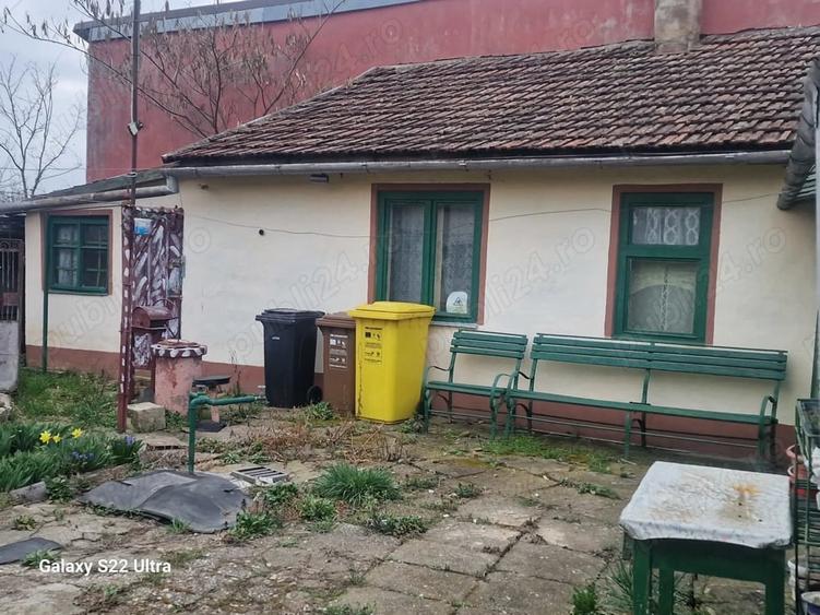 Casă cu 2 camere cu Teren 1200 Mp în Central