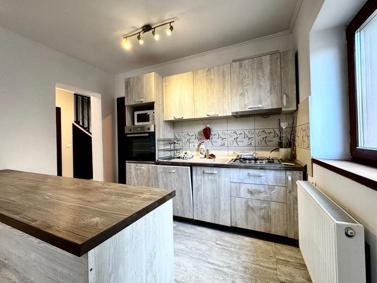 Duplex cu 5 camere cu Canalizare în Dumbrăvița