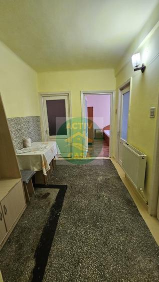 Apartament cu 2 camere decomandat în Roman