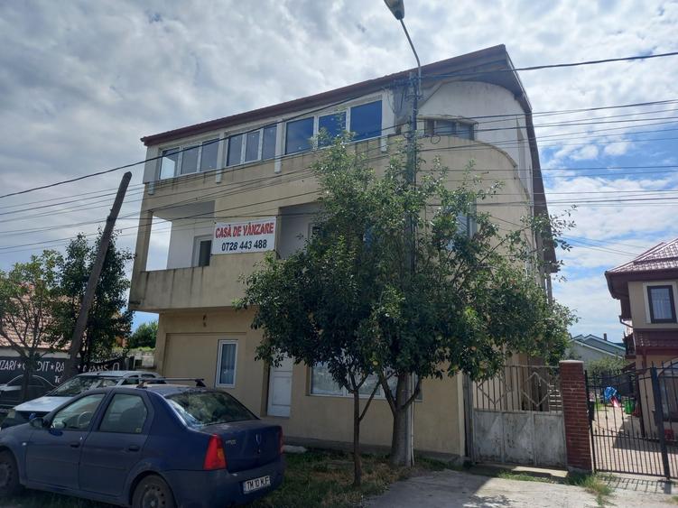 Casă cu 4 camere în Mehala