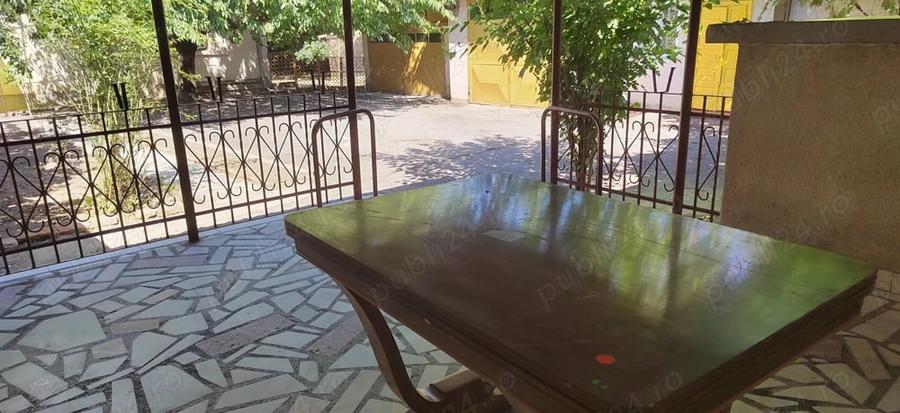 Casă cu 3 camere în Central