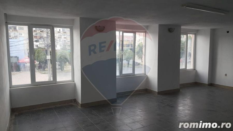 Spațiu comercial, de 120 mp, în Central
