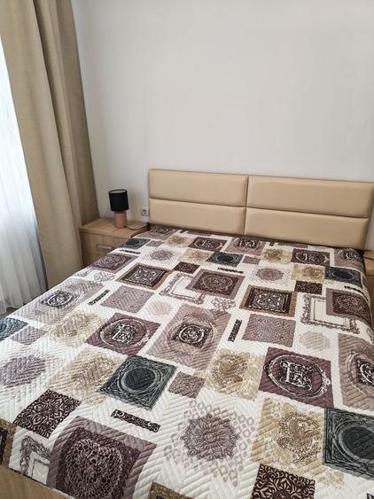 Apartament cu 3 camere semidecomandat în Tineretului