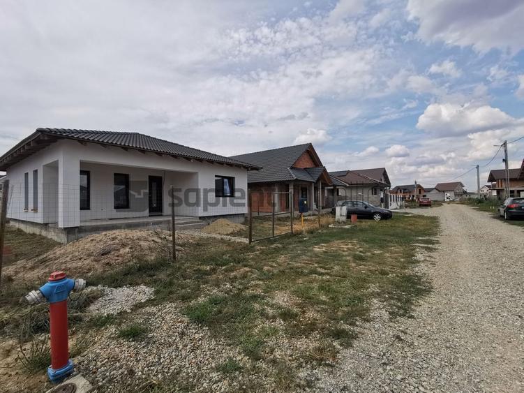Casă individuală cu 4 camere cu Canalizare în Cihei