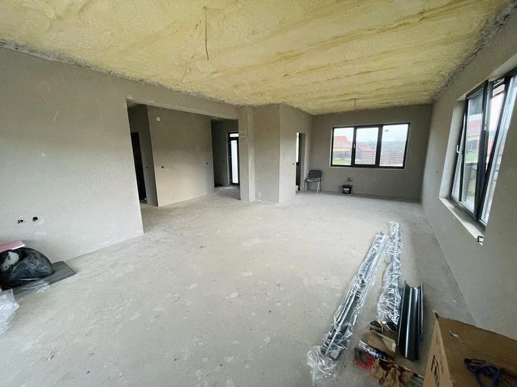 Casă cu Teren 1000 Mp în Moriști