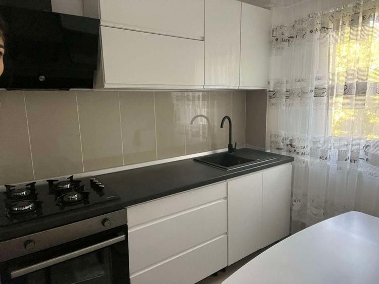 Apartament cu 2 camere semidecomandat în Calea București