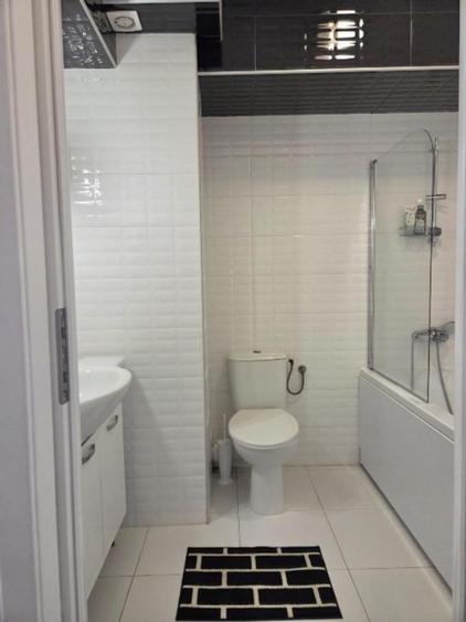 Apartament cu 3 camere semidecomandat, mobilat în Dămăroaia