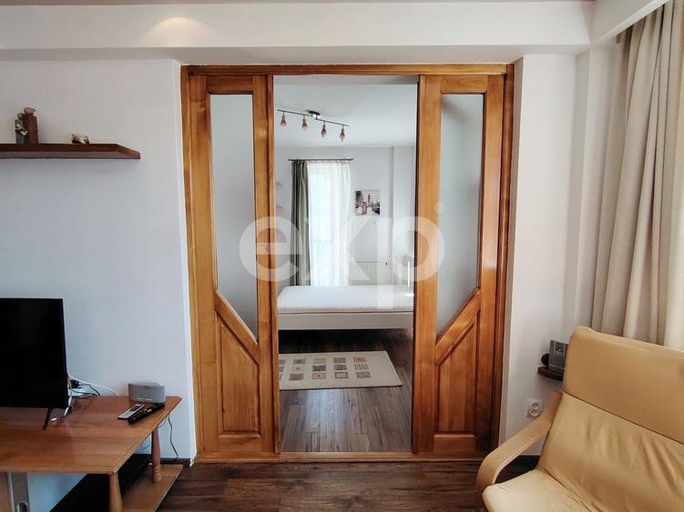 Apartament cu 4 camere semidecomandat, mobilat în Zorilor