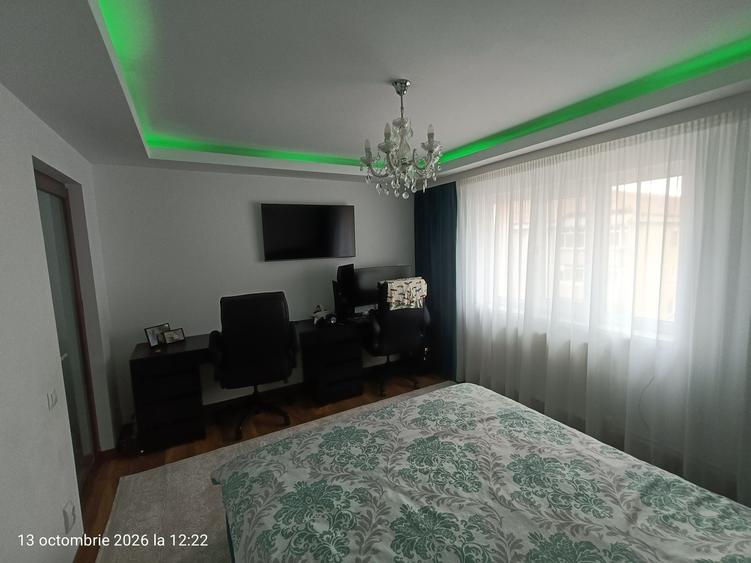 Apartament cu 3 camere decomandat în Micro 3