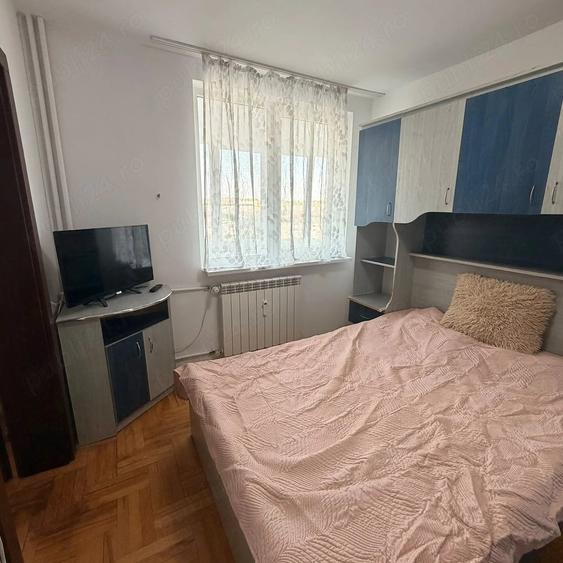 Apartament cu 3 camere semidecomandat în Decebal