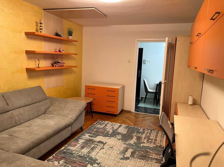 Apartament cu 2 camere decomandat în Exterior Vest