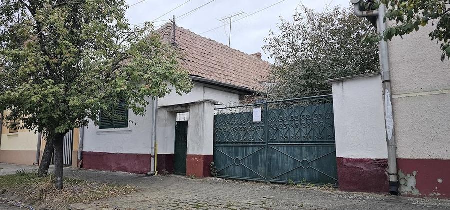 Casă cu Teren 804 Mp în Central