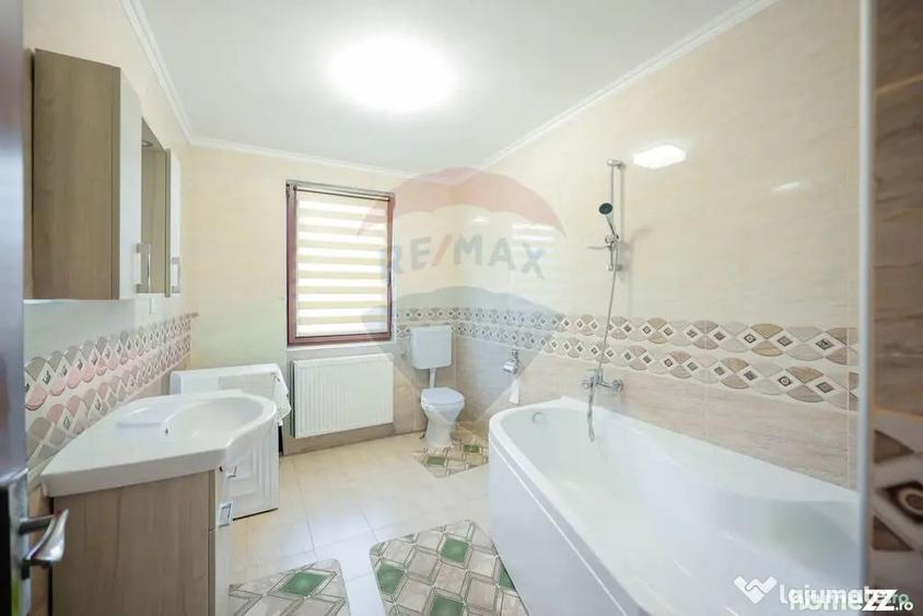 Casă cu 7 camere cu Teren 600 Mp în Haieu