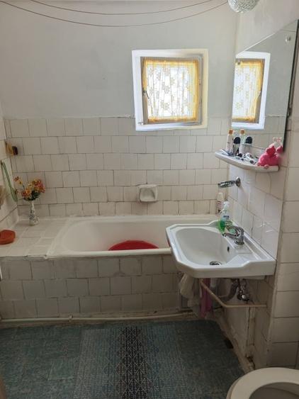 Apartament cu 3 camere decomandat în Găvana