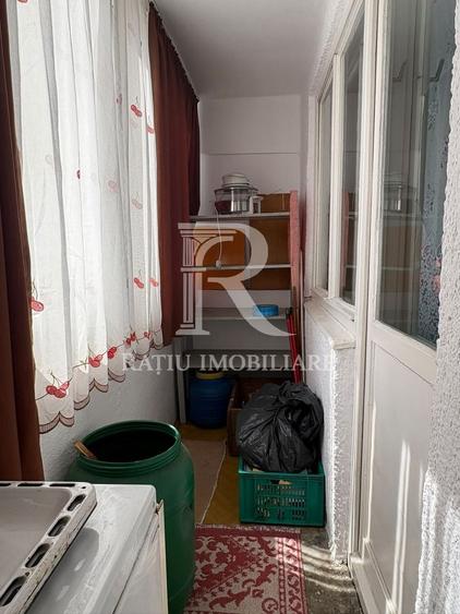 Apartament cu 3 camere decomandat, mobilat în Dacia
