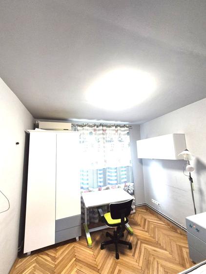 Apartament cu 4 camere decomandat în Dumbrava 2