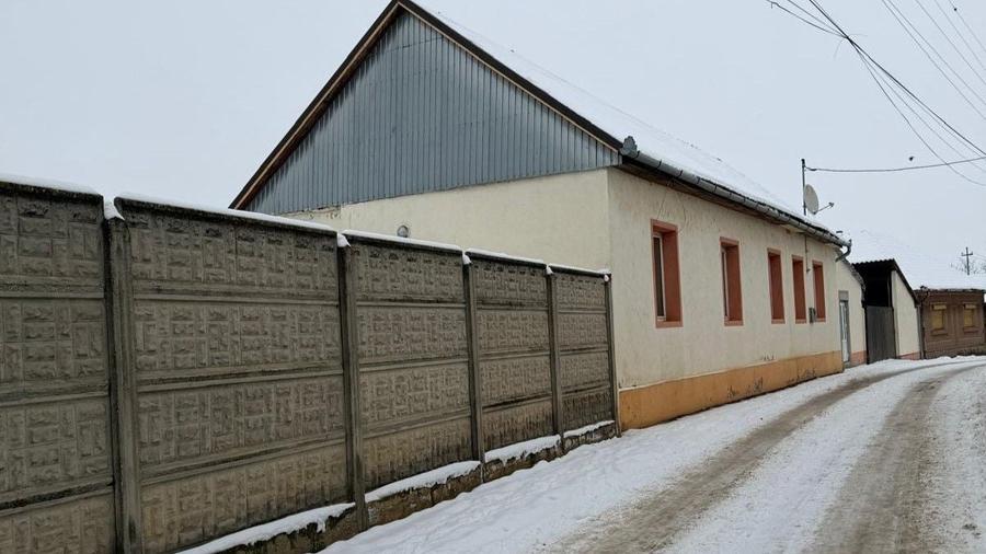 Casă individuală cu 5 camere cu Canalizare în Diosig