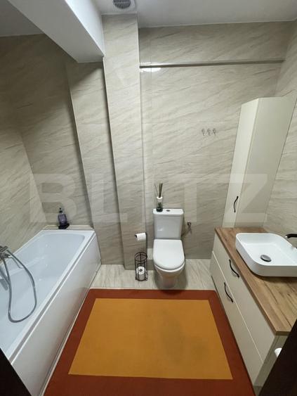 Apartament cu 3 camere semidecomandat, mobilat în Central