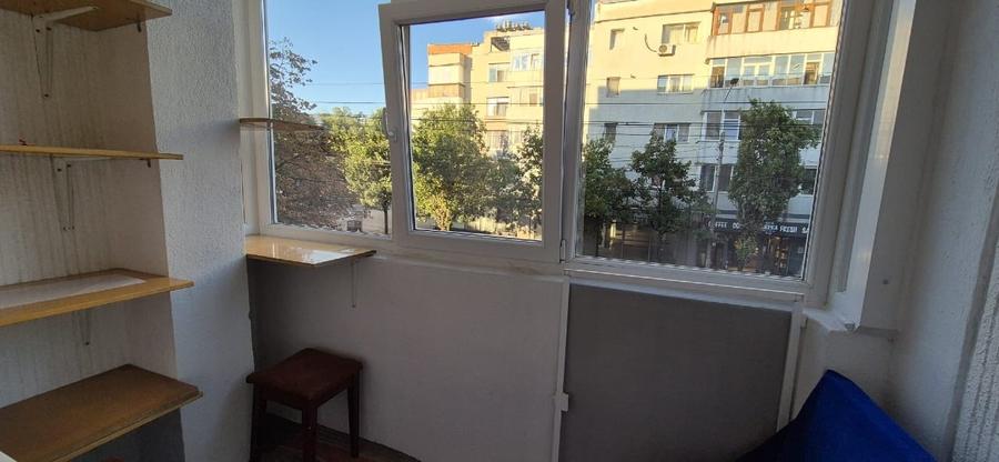 Apartament cu 3 camere decomandat, mobilat în Podul de Fier