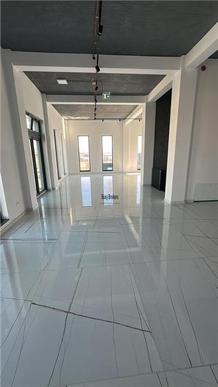 Spațiu comercial, de 230 mp, în Șelimbăr