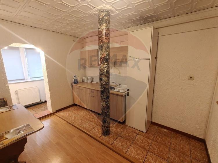 Apartament cu 3 camere decomandat, mobilat în Republicii