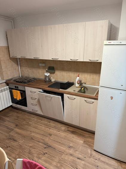 Apartament cu 3 camere semidecomandat în Central