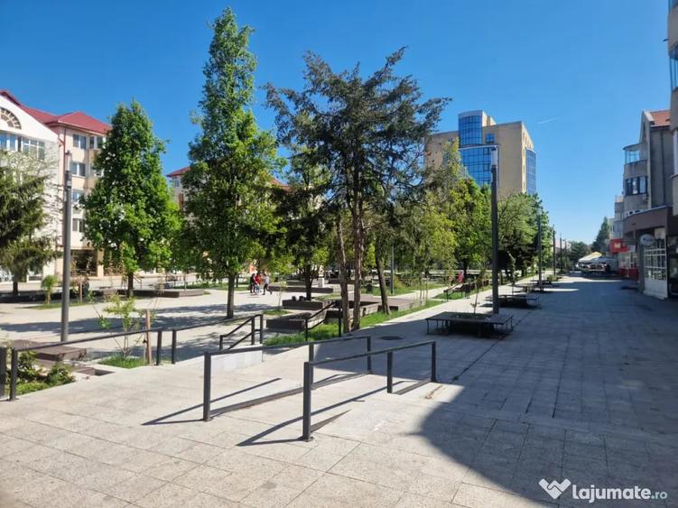 Apartament cu 3 camere decomandat în Central