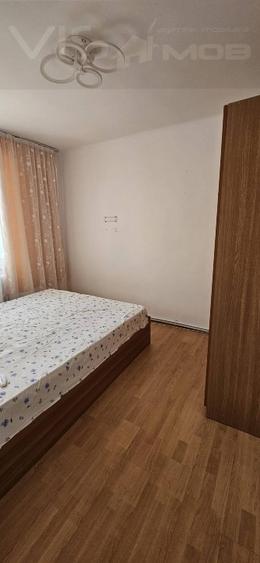 Apartament cu 3 camere semidecomandat, mobilat în Central