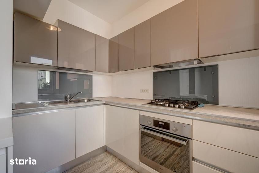 Apartament cu 4 camere în Romană