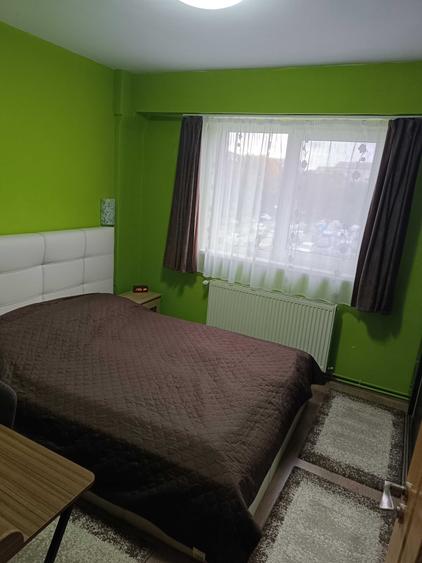 Apartament cu 3 camere decomandat în Micro 16
