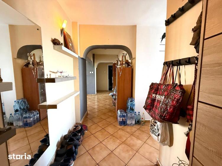 Apartament cu 4 camere decomandat, mobilat în Crângași