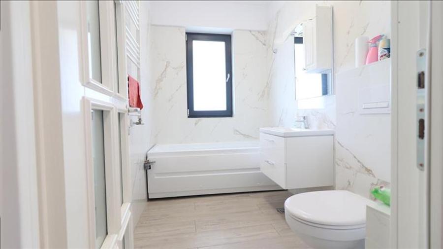 Apartament cu 2 camere decomandat în Sărărie